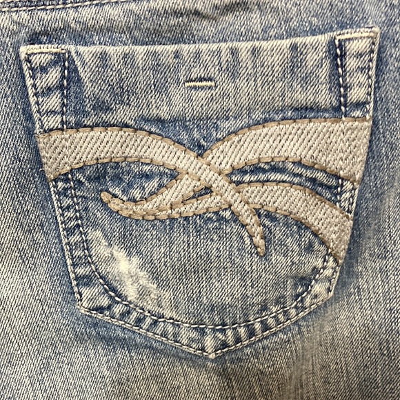 Apt 9 Distressed Jean shorts size 10 - Picture 7 of 10